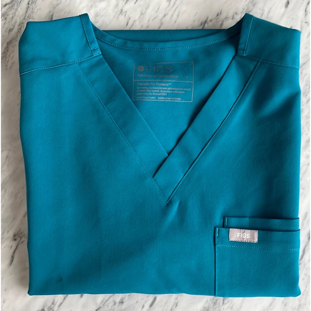 FIGS LEON IN PACIFIC BLUE IN SIZE LARGE